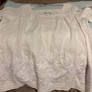 Lucy & Laurel White Embroidered Blouse